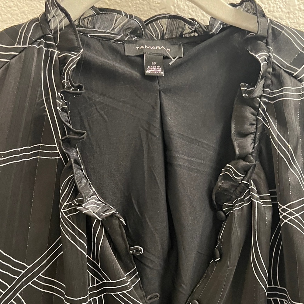 Chic Black and white design Women's Blouse - Picture 6 of 7